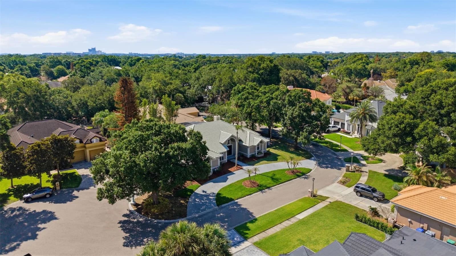 8935 JONATHAN MANOR Drive, Orlando, FL 32819 3