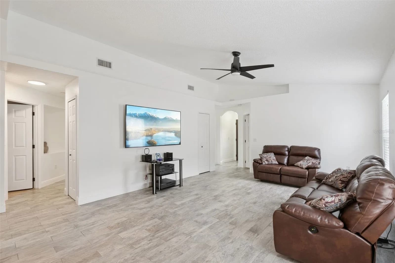 2744 PALM ISLE Way, Orlando, FL 32829 3