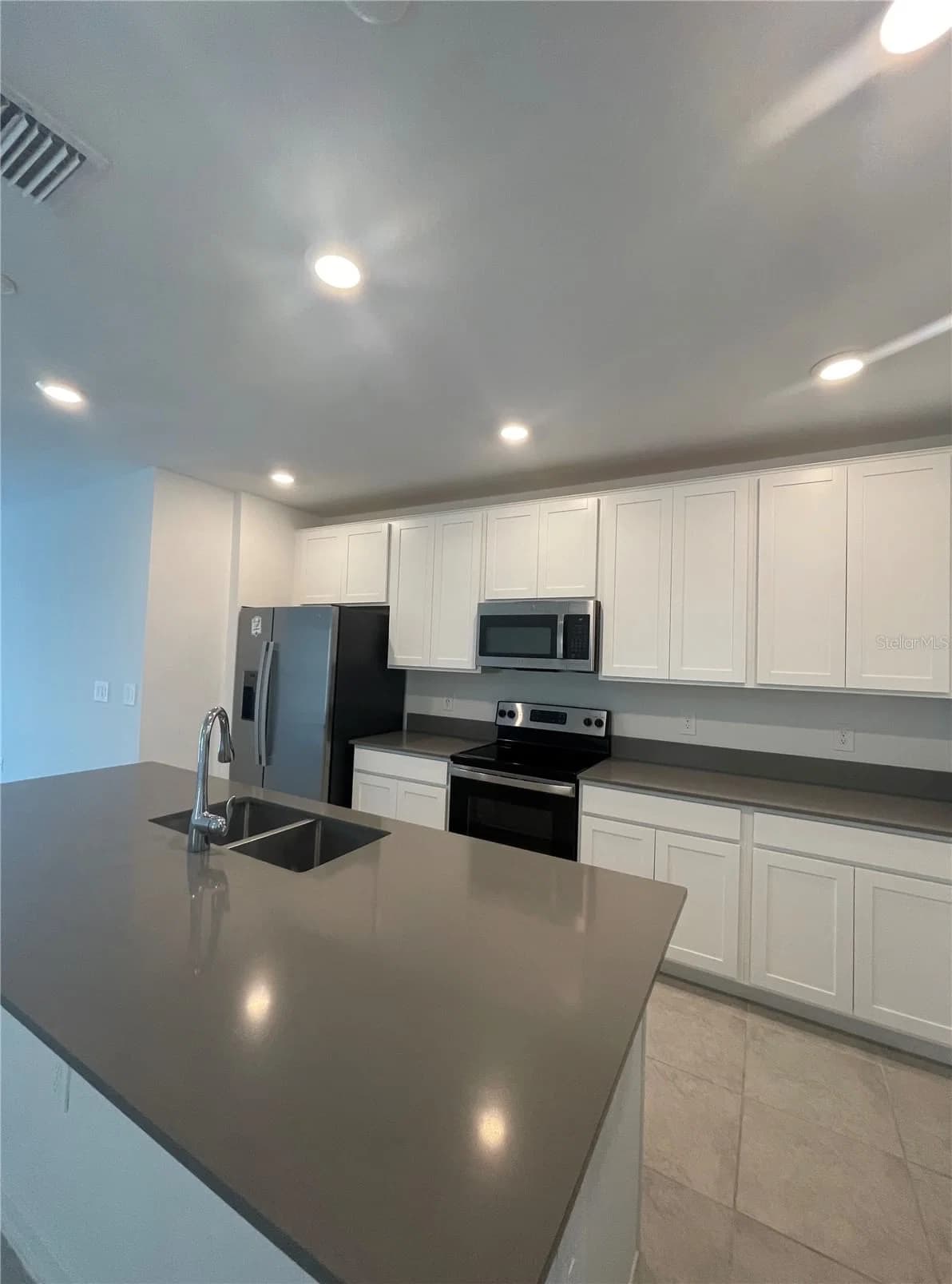922 JACKSON AVE 4