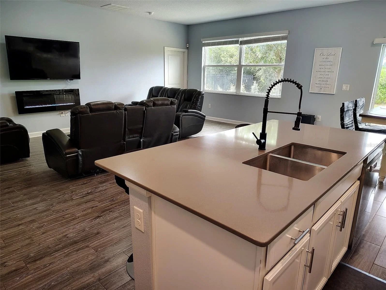 1047 OAK BLUFF 2