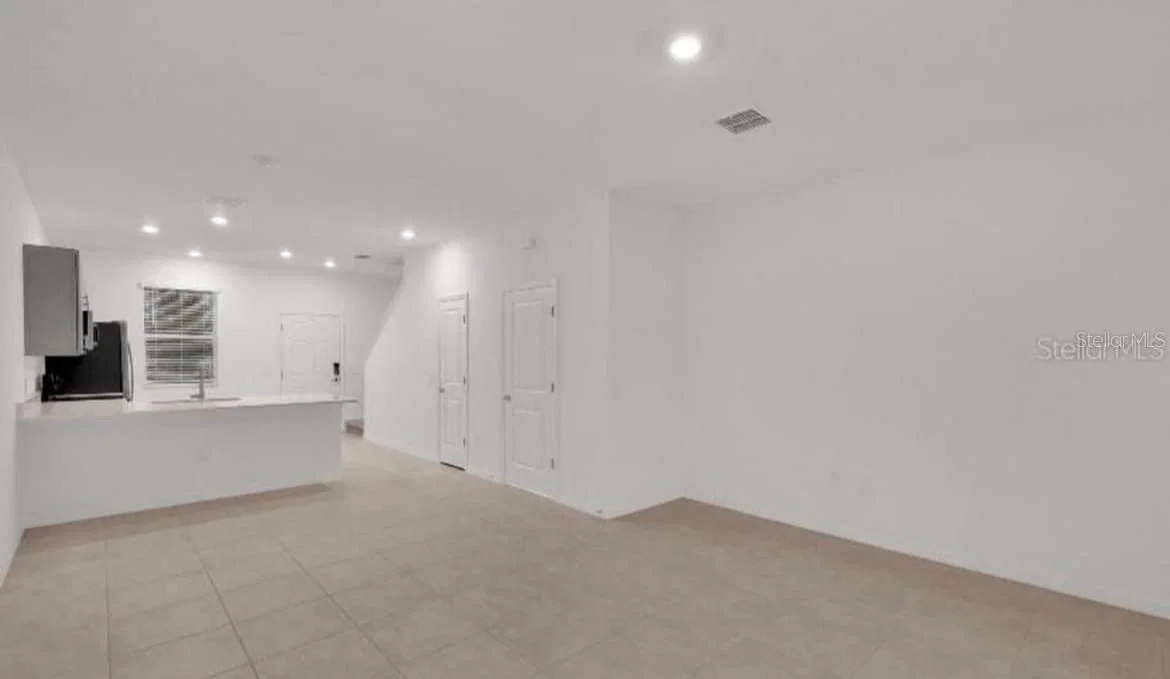 2081 VIEWFINDER ST 4