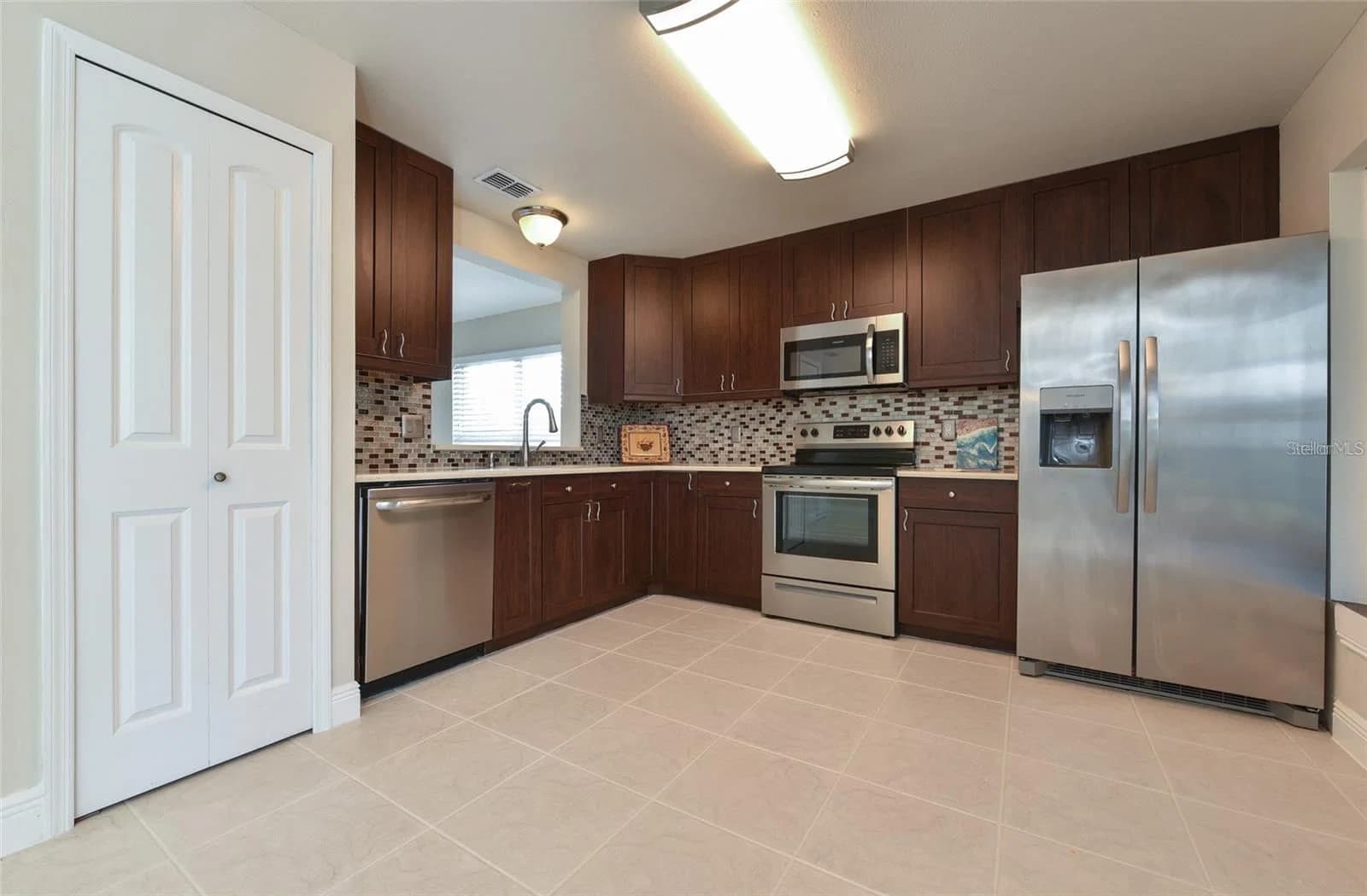 9551 CHANDON Drive, Orlando, FL 32825 2