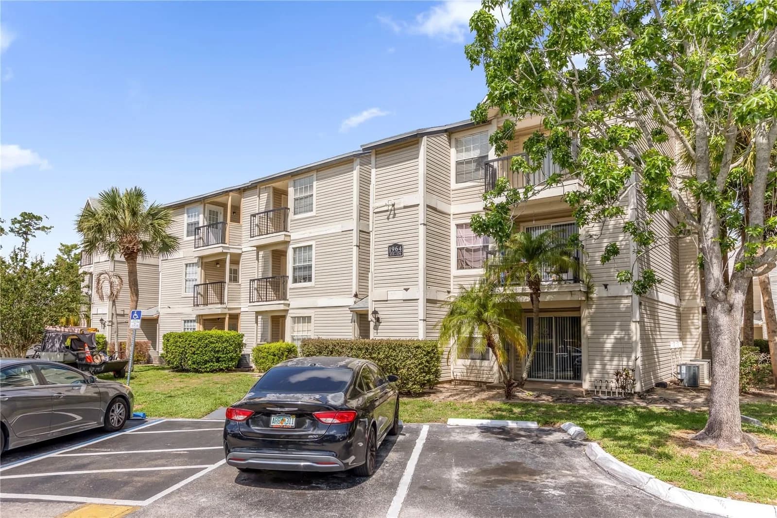 1964 LAKE ATRIUMS Circle #170, Orlando, FL 32839