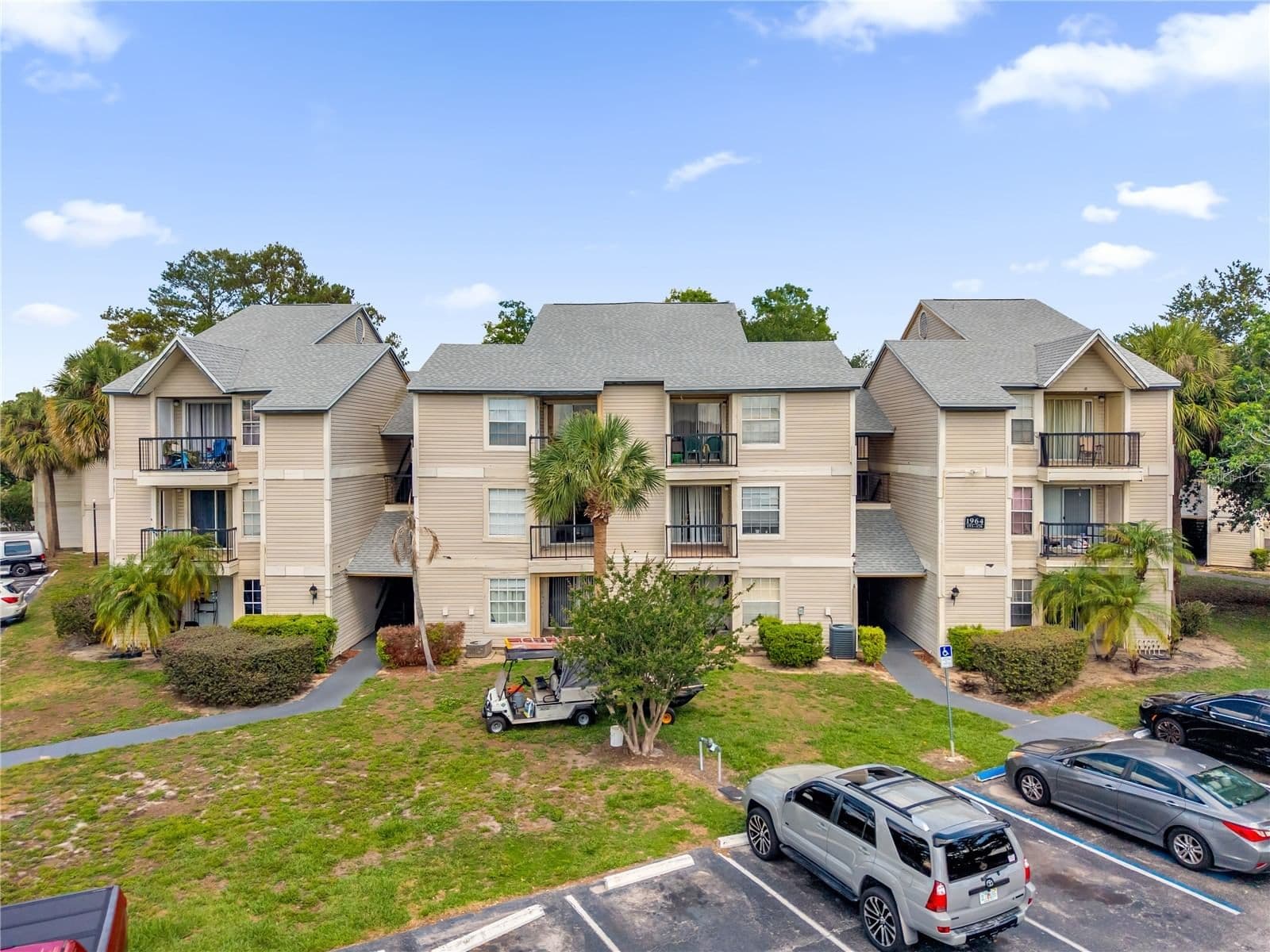 1964 LAKE ATRIUMS Circle #170, Orlando, FL 32839 3