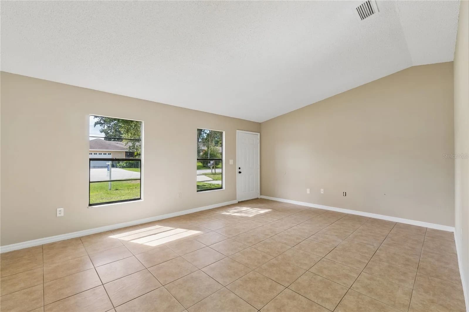 648 FLORIDIAN, Kissimmee, FL 34758 2