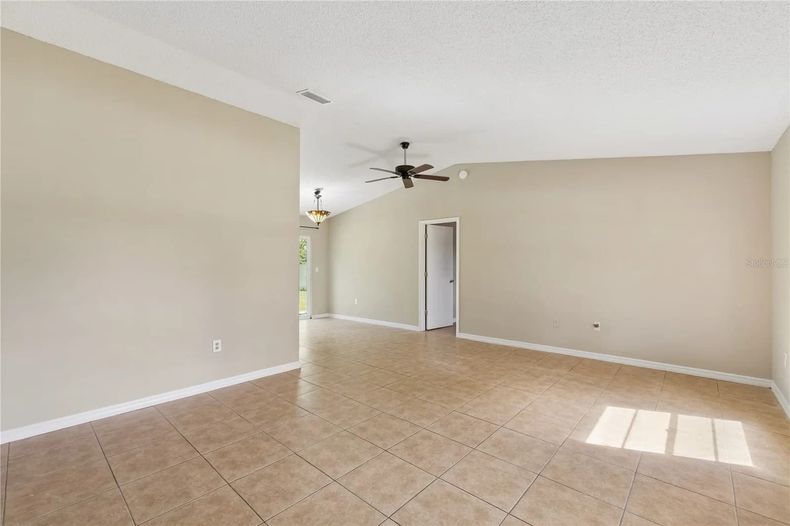 648 FLORIDIAN, Kissimmee, FL 34758 3