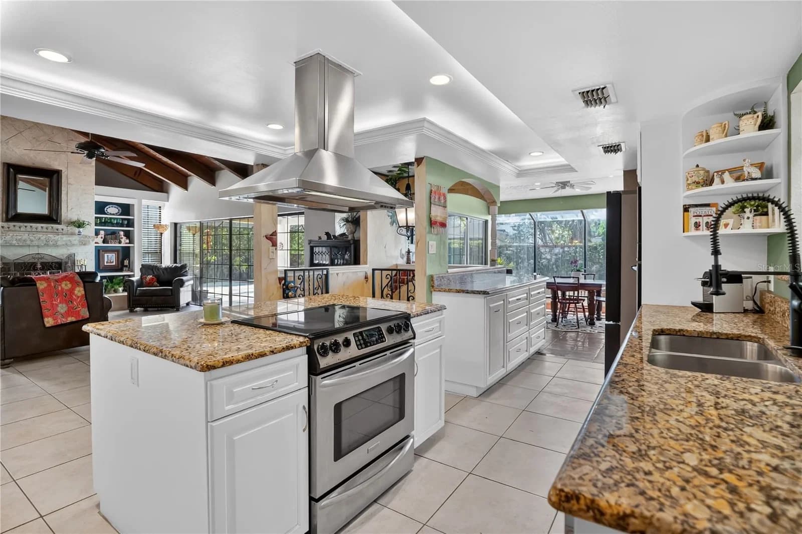 1367 CAMPBELL, Orlando, FL 32806 3