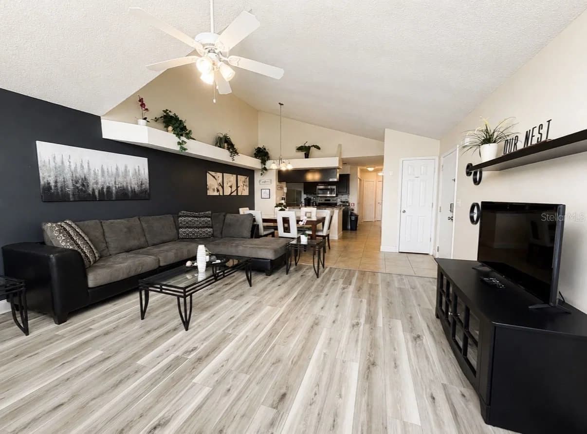 2747 POINCIANA 4