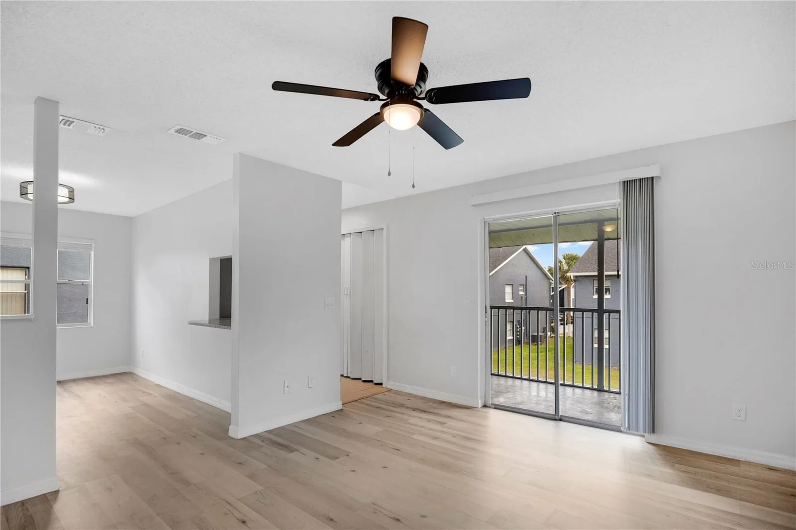 4100 PERSHING POINTE 4