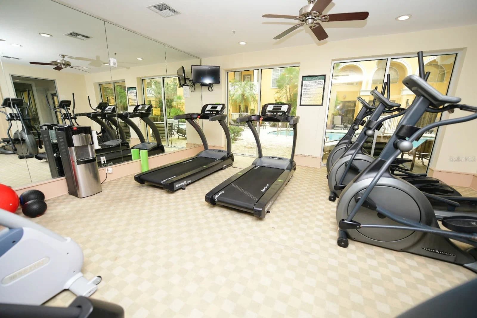 860 ORANGE, Orlando, FL 32801 3