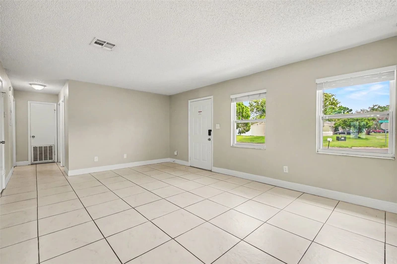 140 GUAYMAS, Kissimmee, FL 34743 2