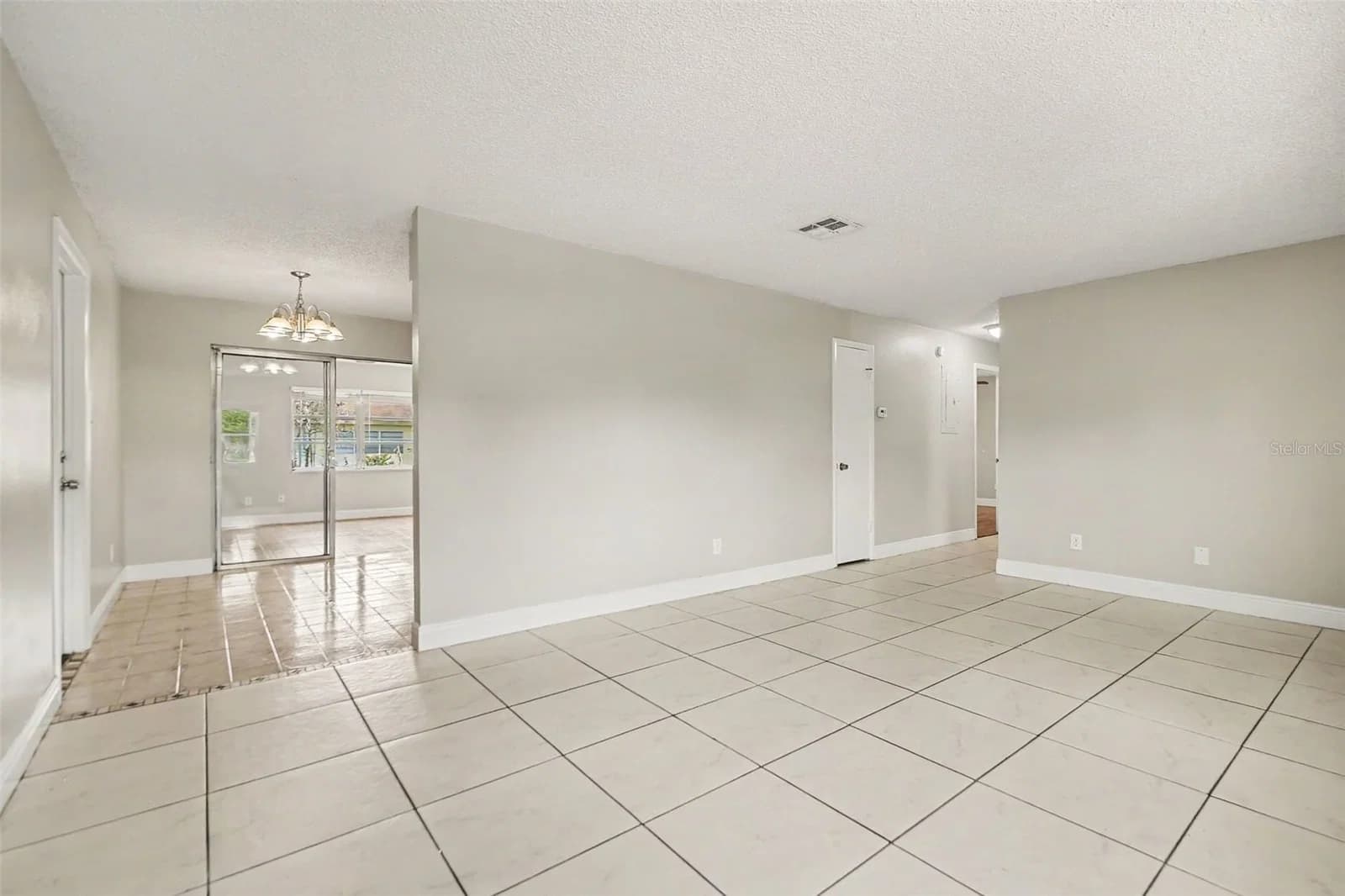 140 GUAYMAS, Kissimmee, FL 34743 3