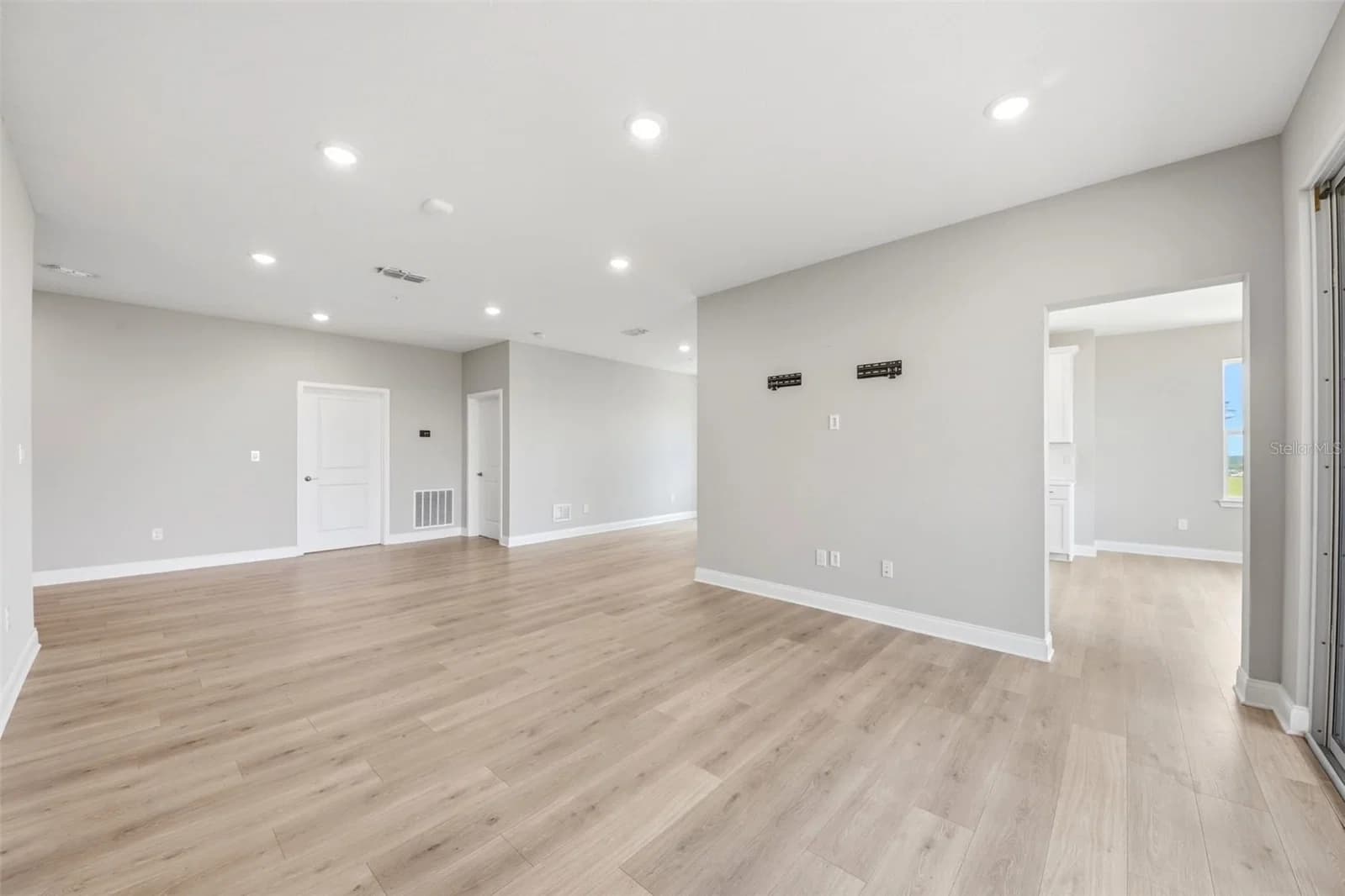 7521 LAUREATE, Orlando, FL 32827 3