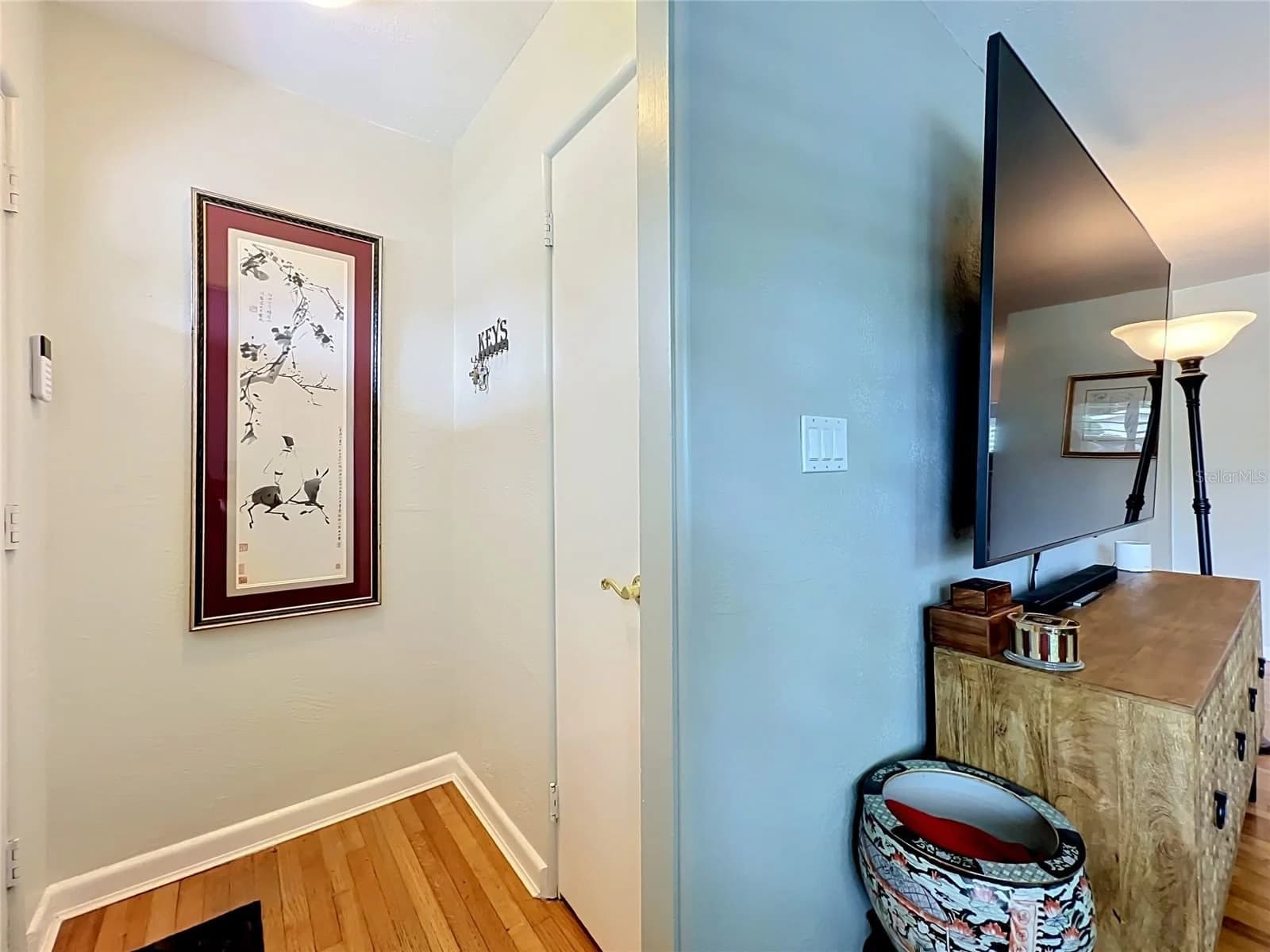 2806 VINE 5