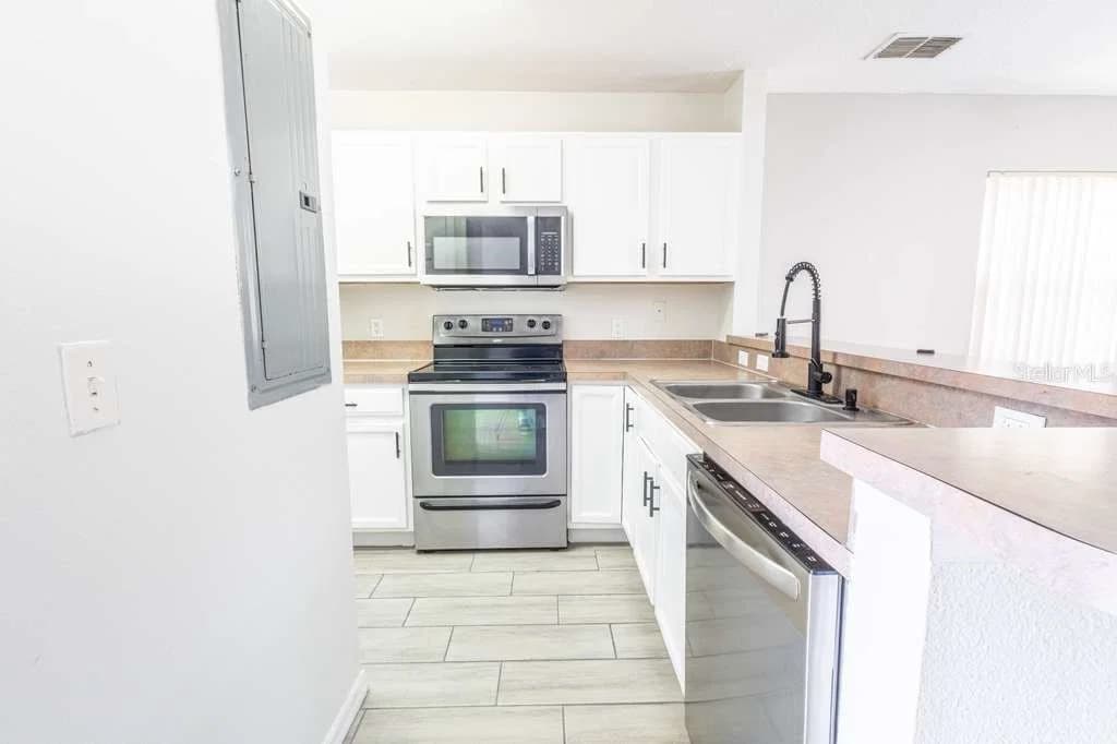 141 JONES, Kissimmee, FL 34743 2
