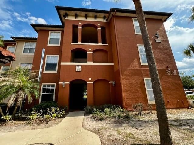 5554 METROWEST 4