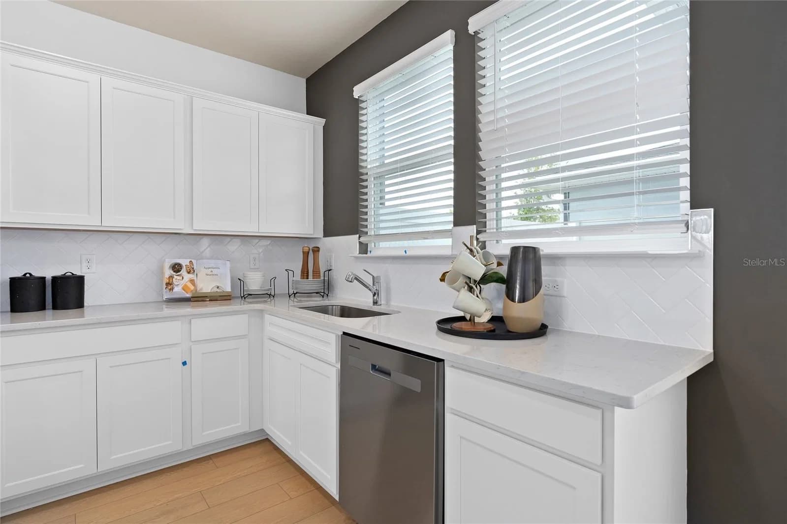 1151 LEMONGRASS ALLEY 5