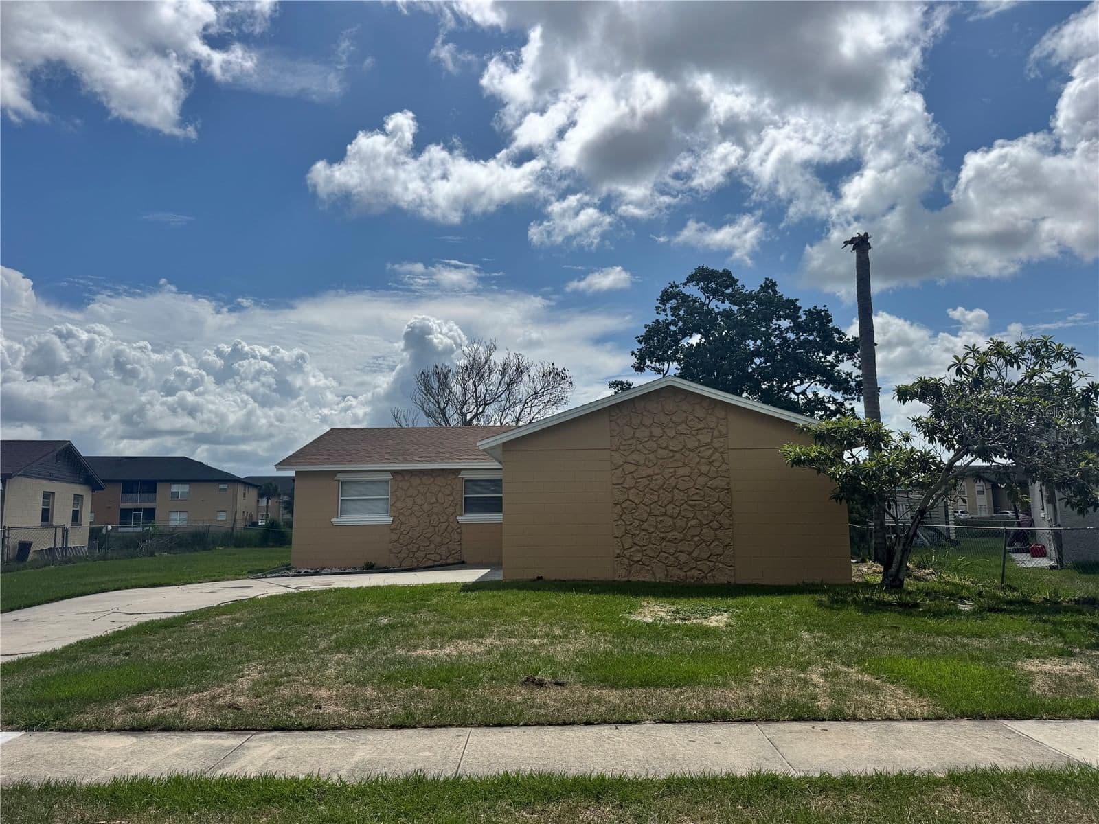 5693 TULIP, Orlando, FL 32839 3