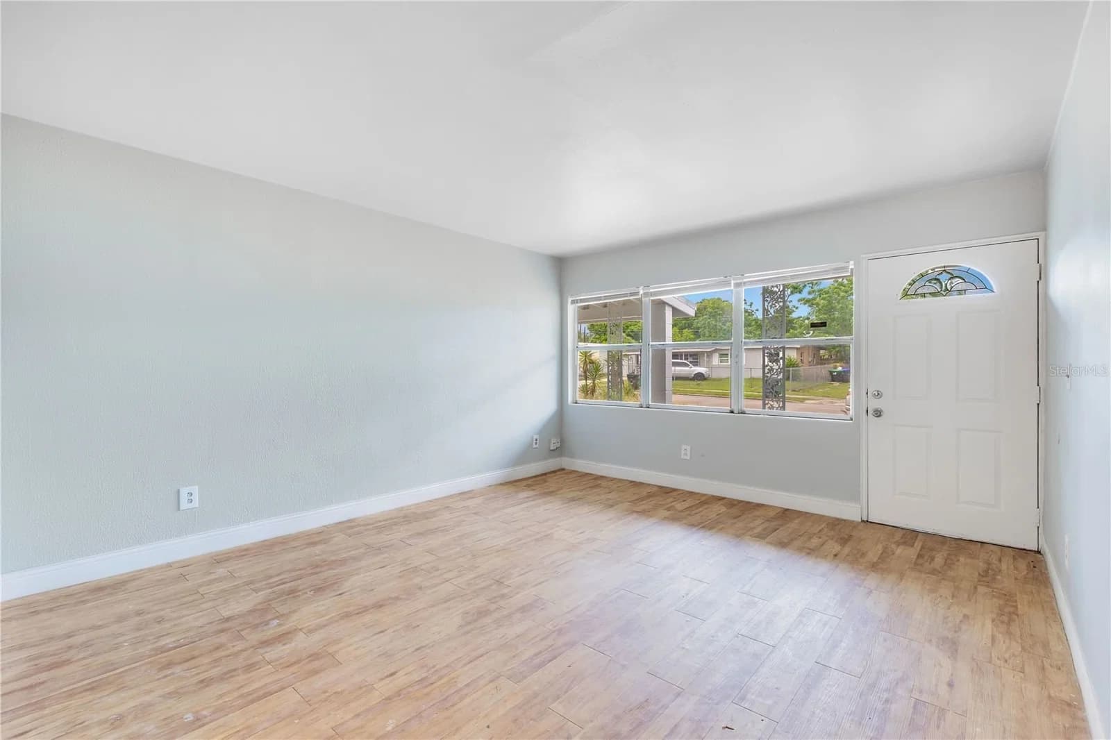 6132 LIVINGSTON 4