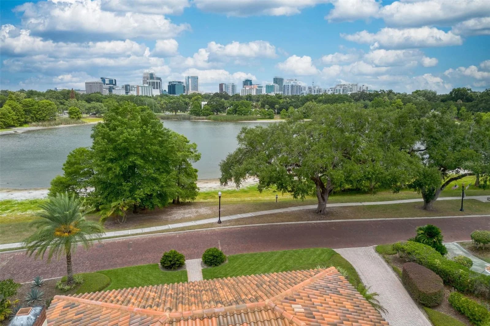 830 LAKE DAVIS 5