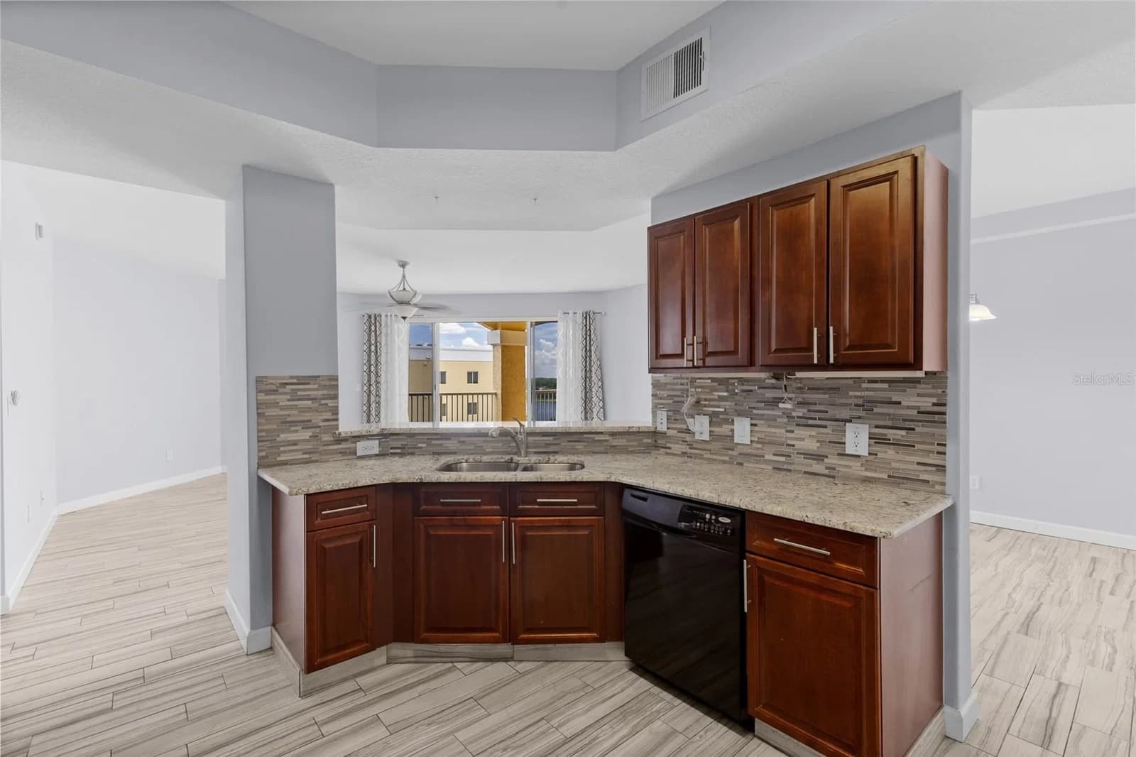 6336 BUFORD, Orlando, FL 32835 3