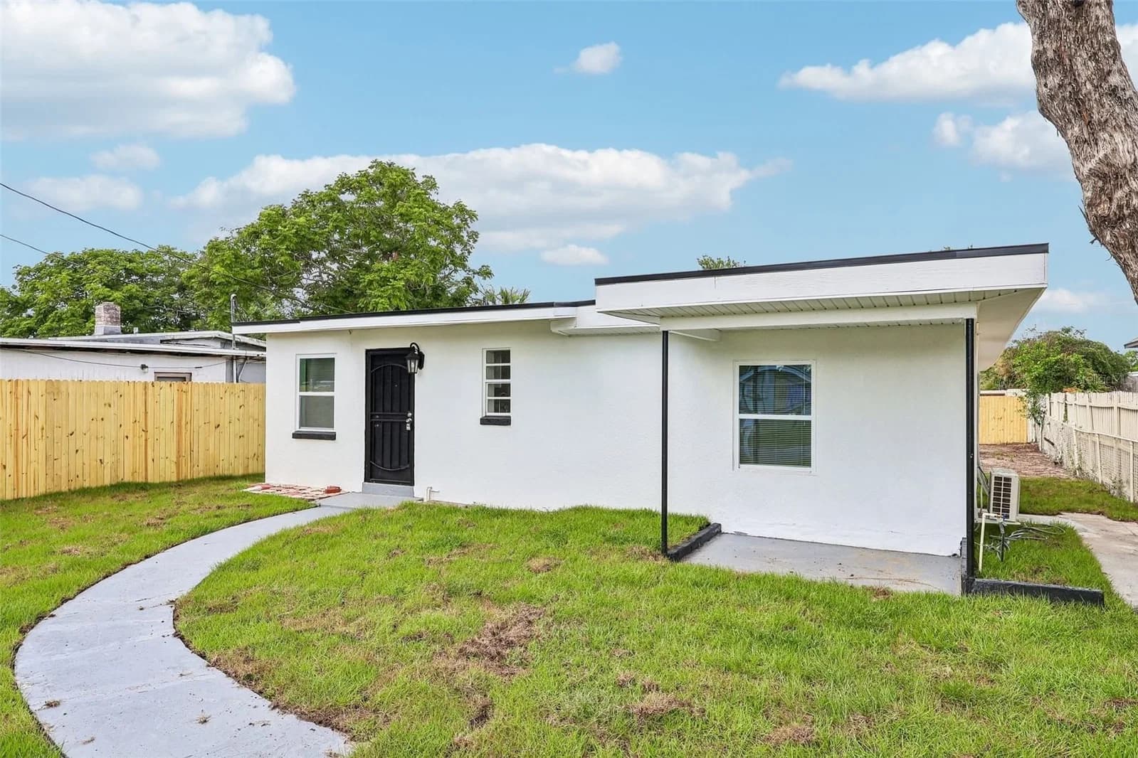 918 FERNDELL, Orlando, FL 32808 2