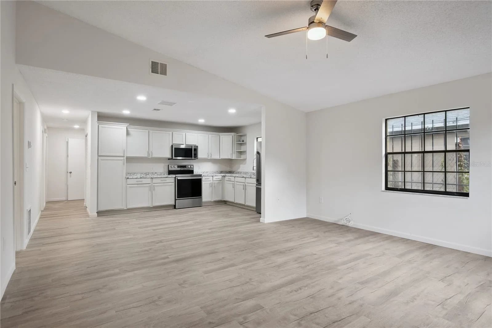 716 GROVE 4
