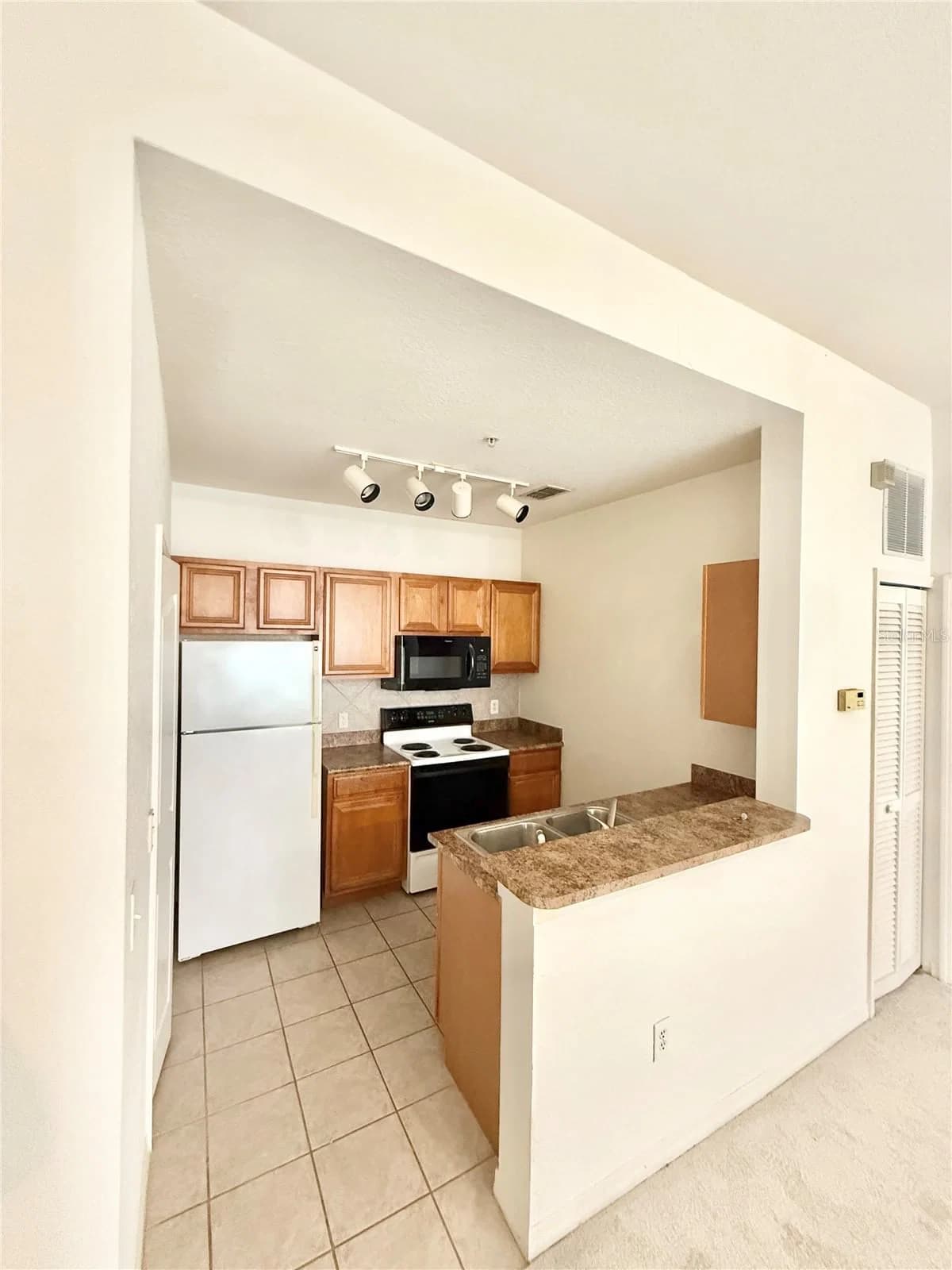 6137 METROWEST, Orlando, FL 32835 2