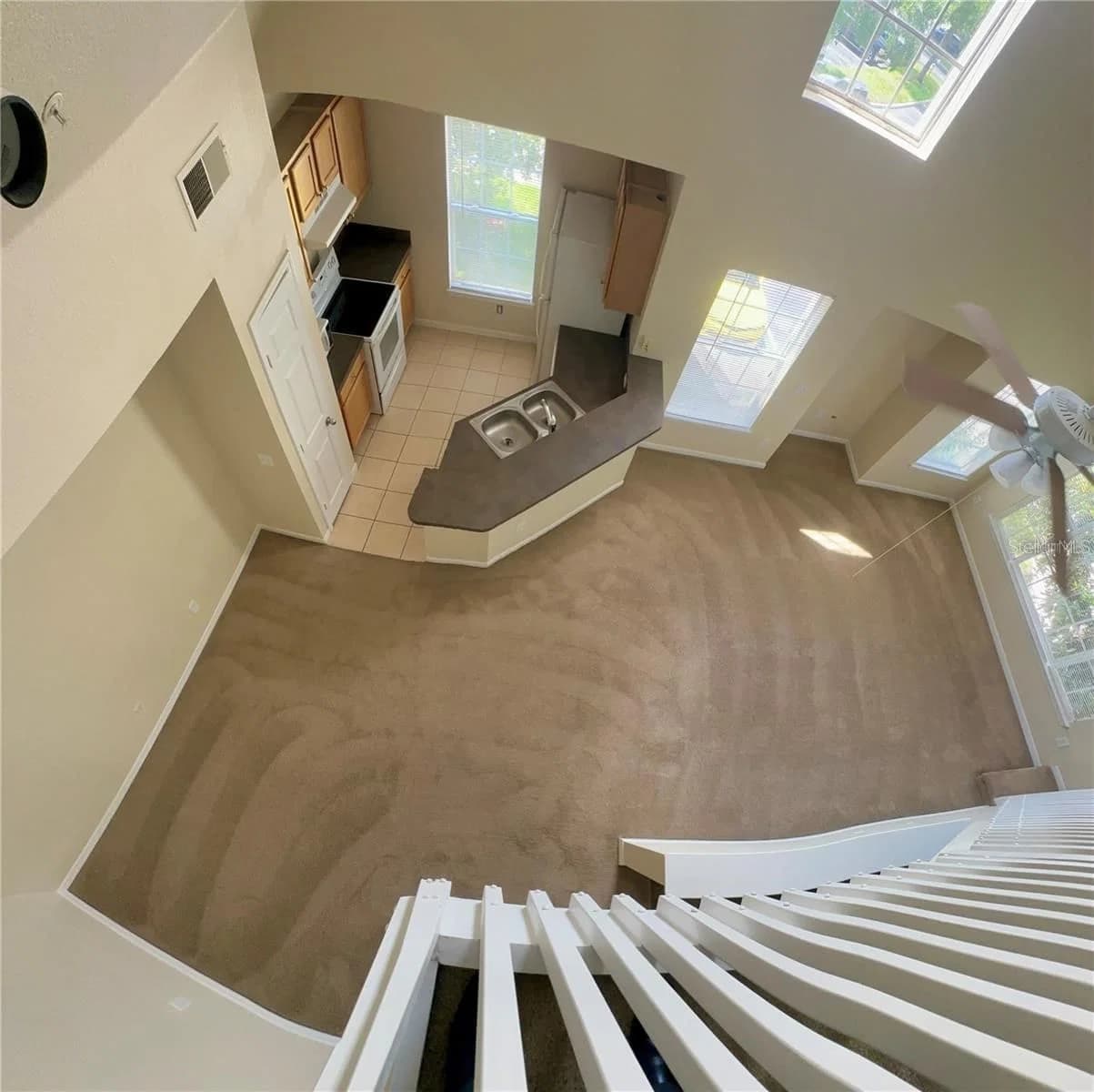 9021 LEE VISTA 5