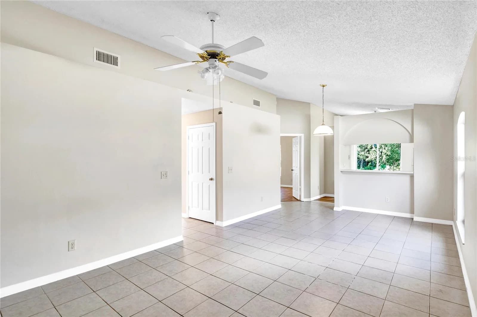 8832 VALENCIA OAKS, Orlando, FL 32825 3