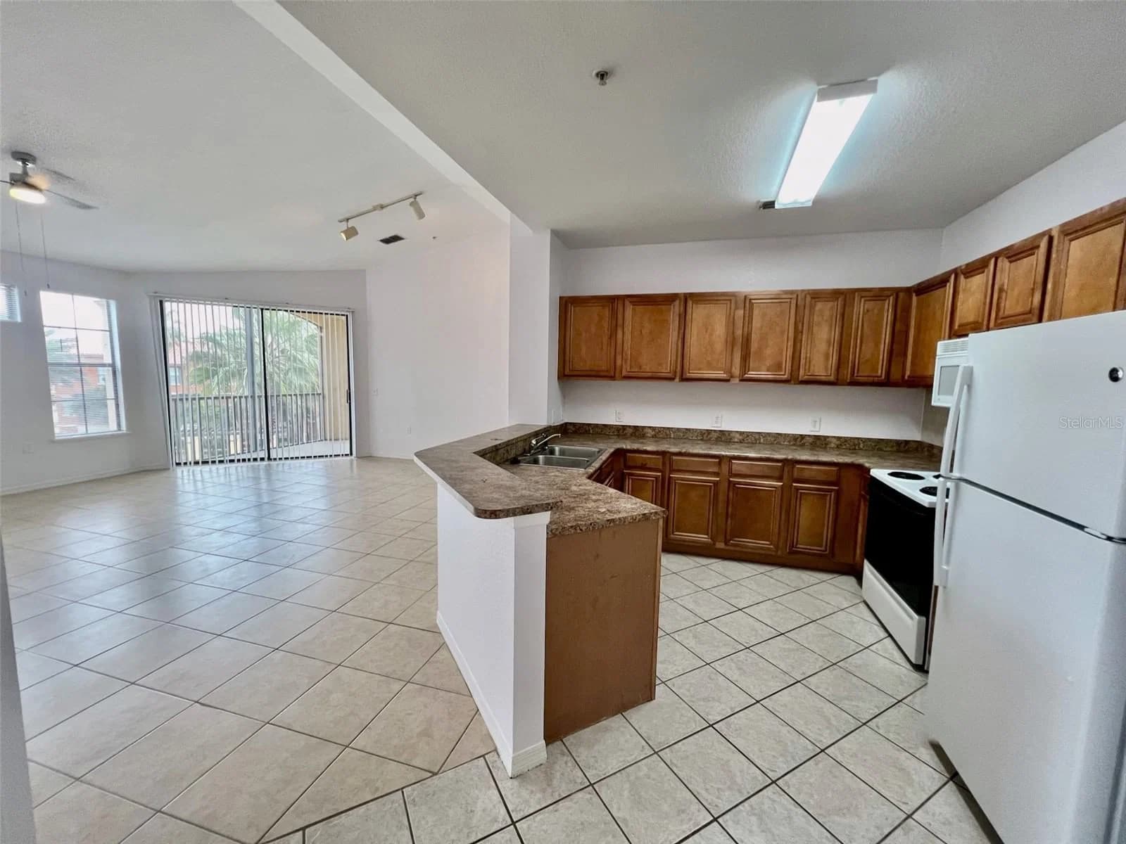 6153 METROWEST 4