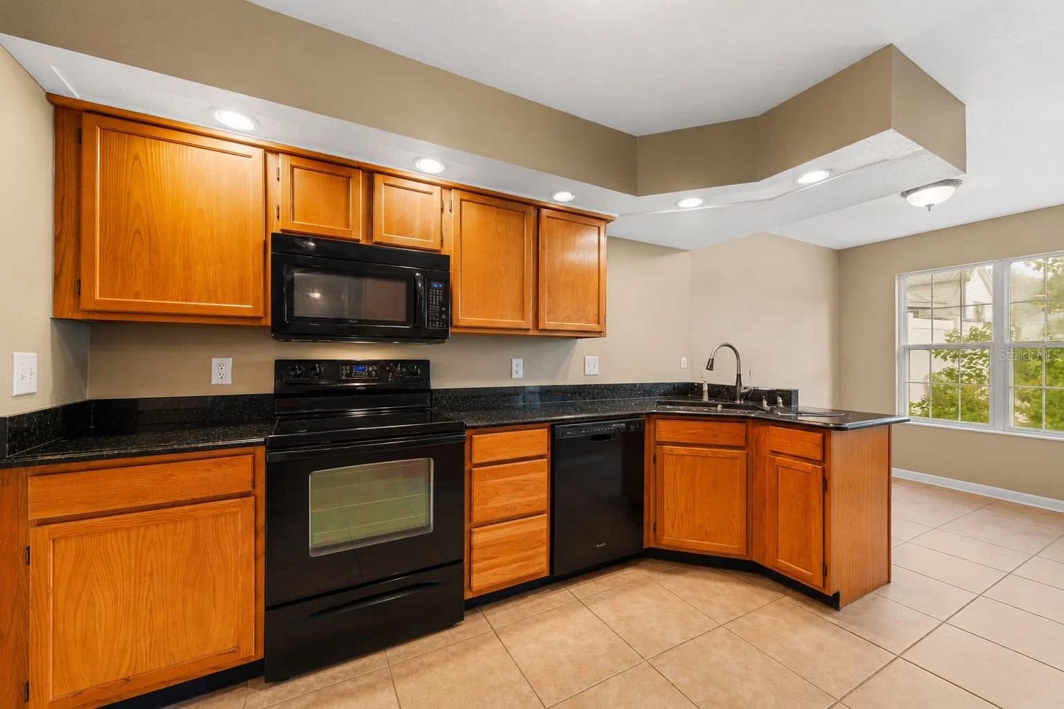 3837 HOLSTON 4
