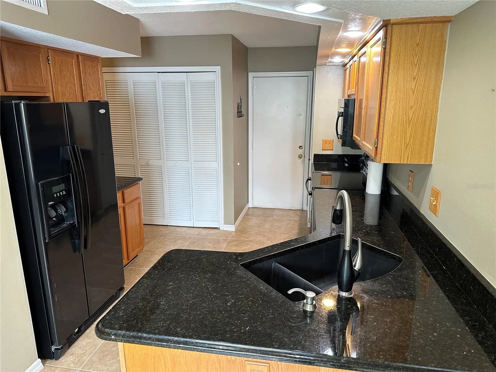 3837 HOLSTON 5
