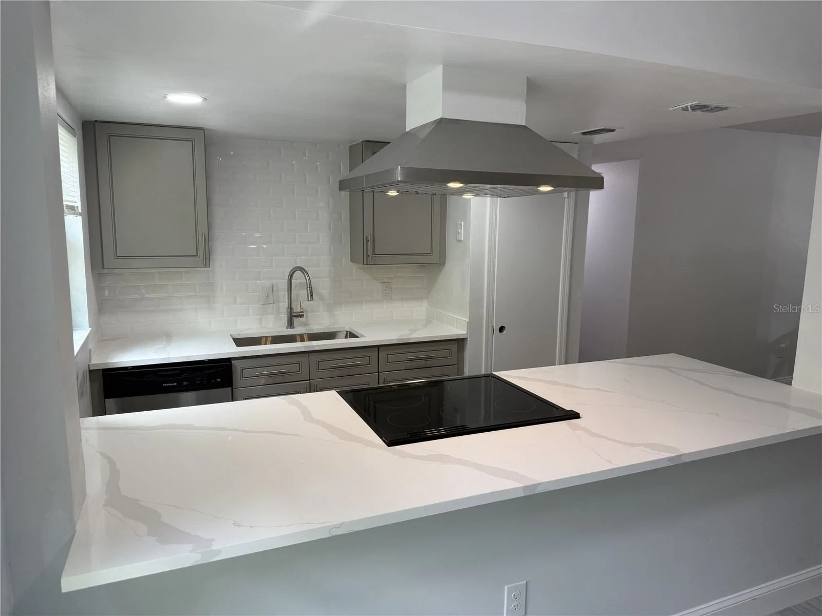 726 EDGEWATER 4