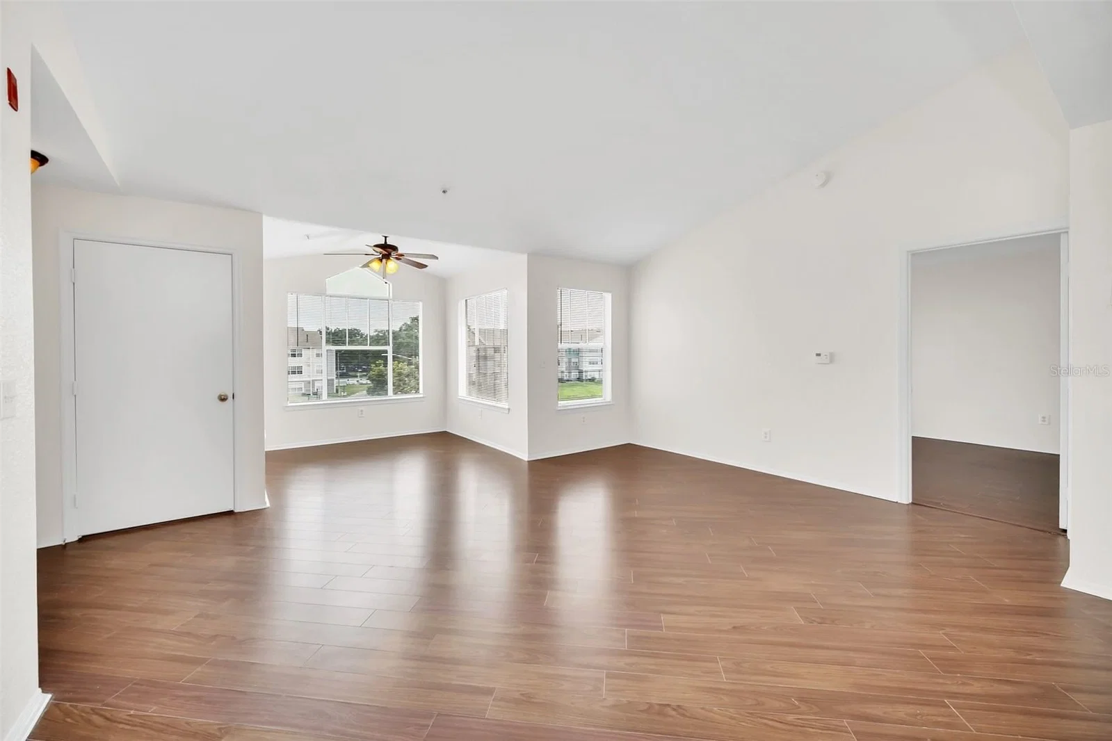 2210 GRAND CAYMAN 4