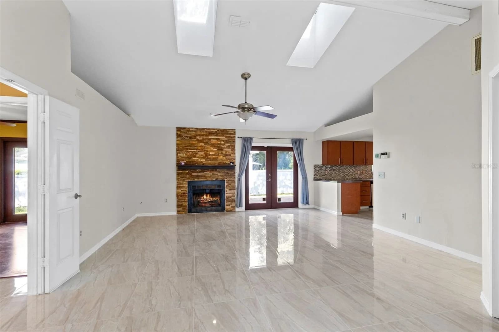 2780 PASEO, Orlando, FL 32805 3
