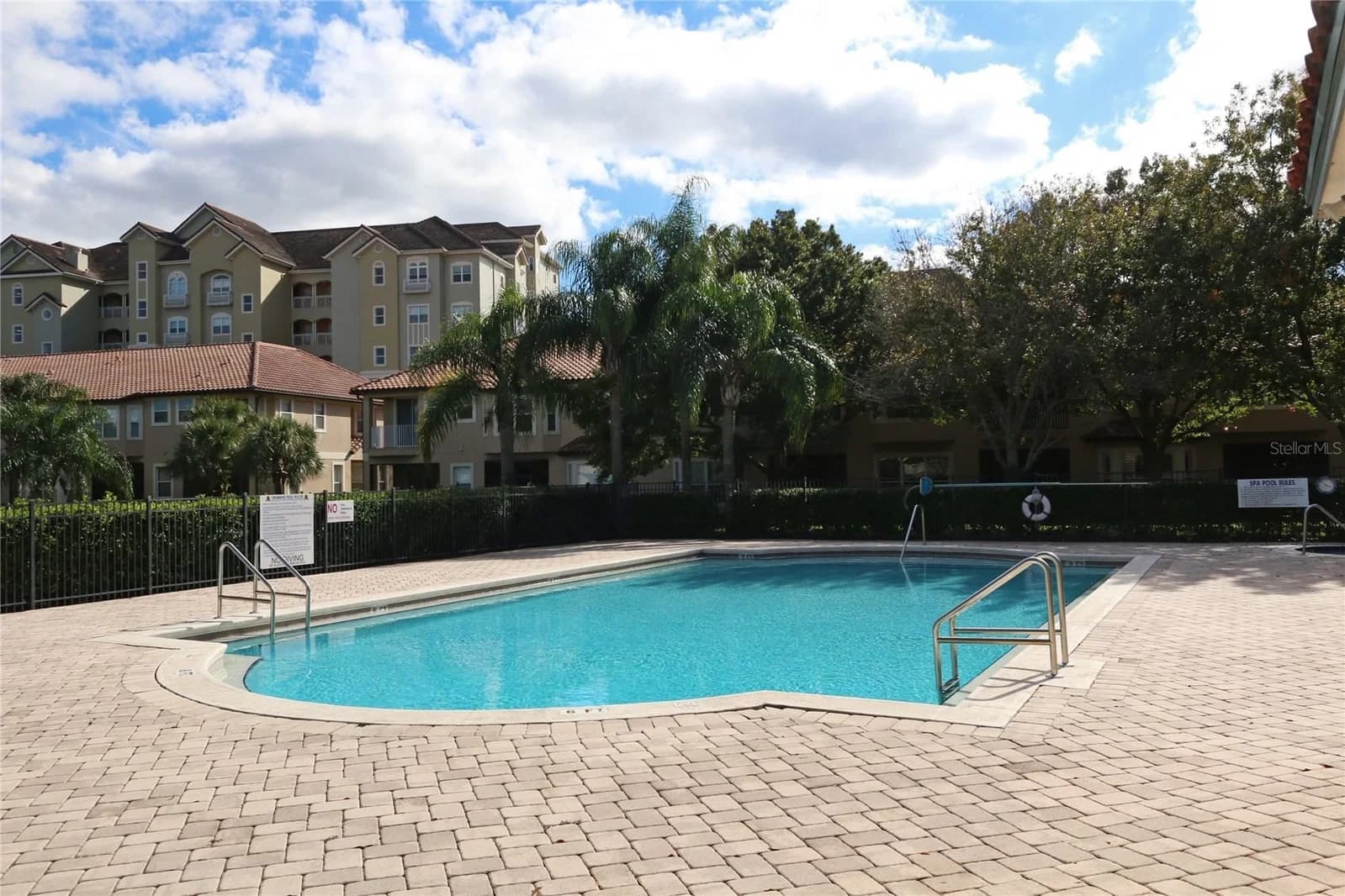 8761 THE ESPLANADE 4
