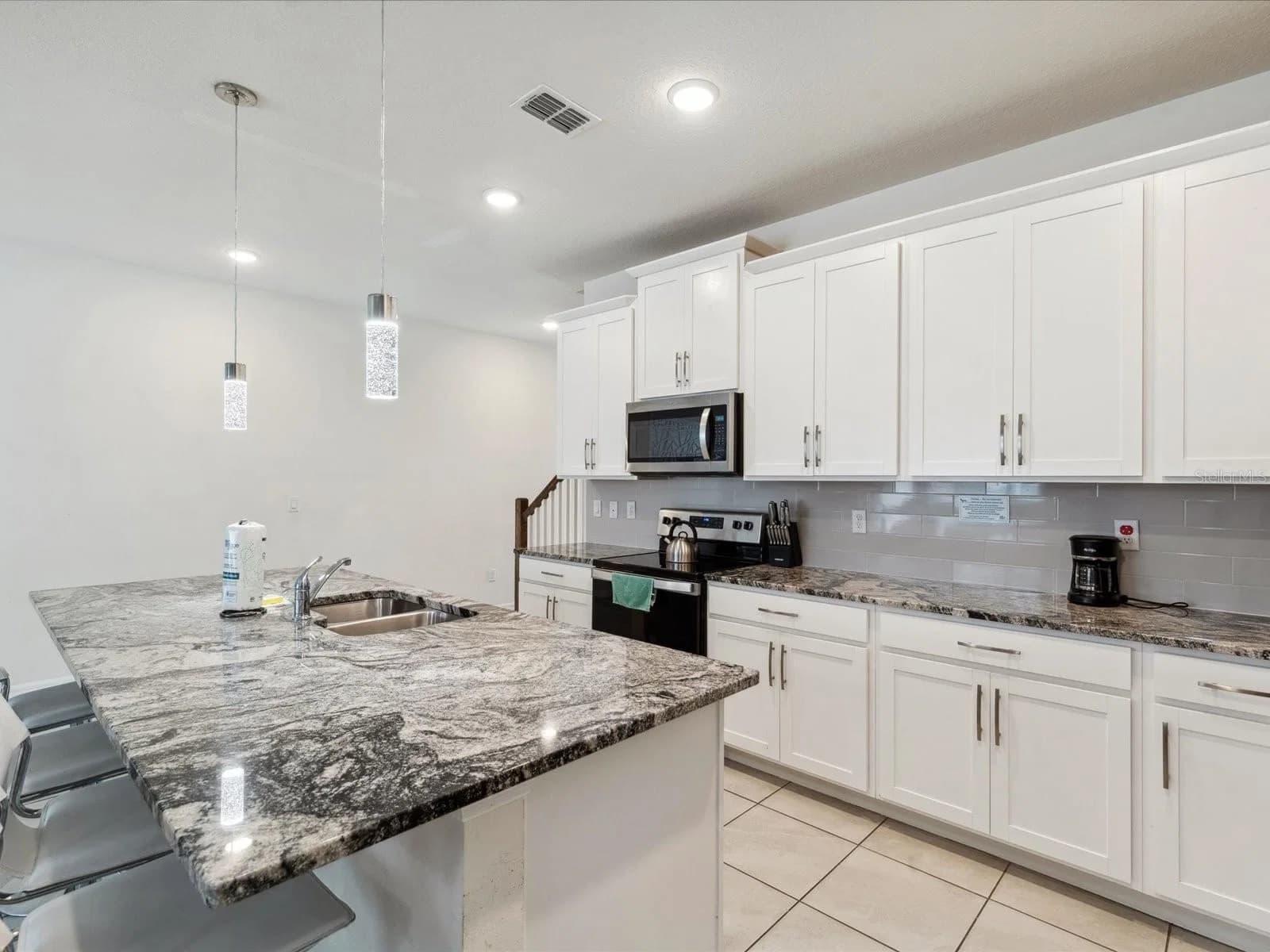 1632 TROPICAL PALMS 4