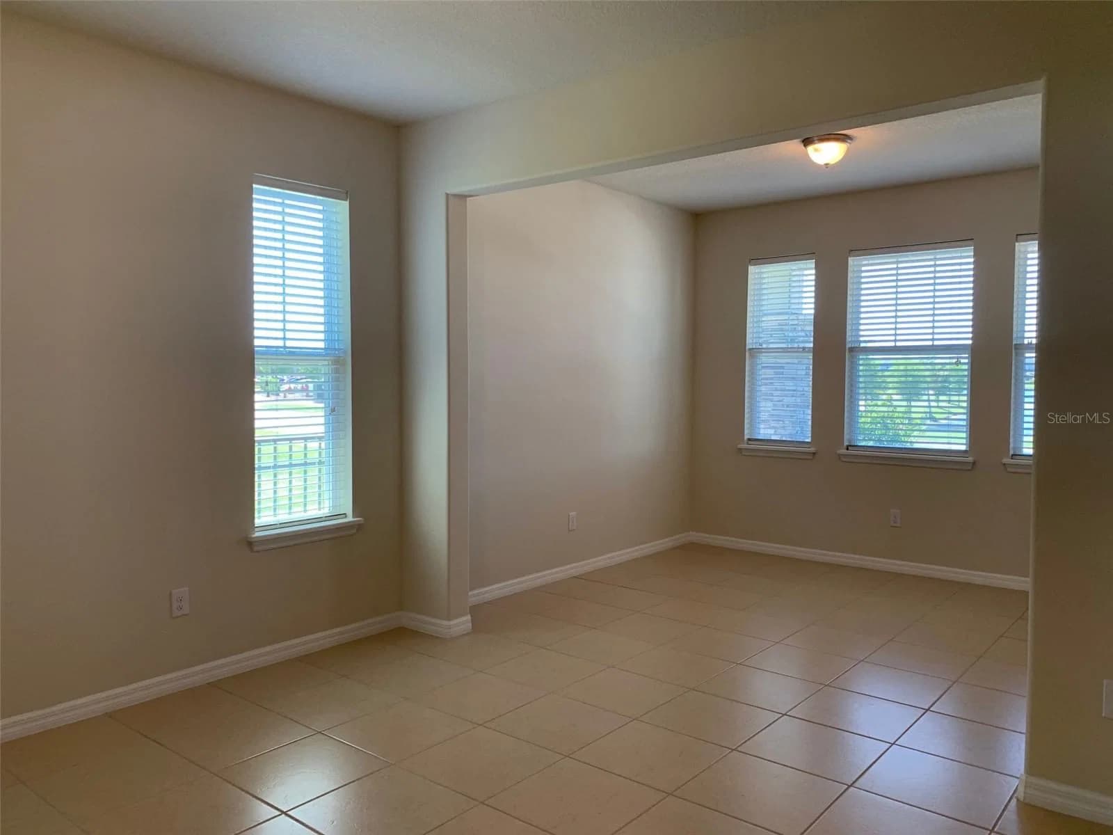 2860 CHANTILLY 4