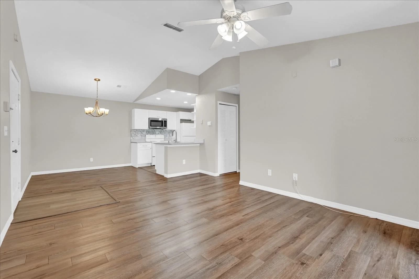 8915 LATREC, Orlando, FL 32819 3