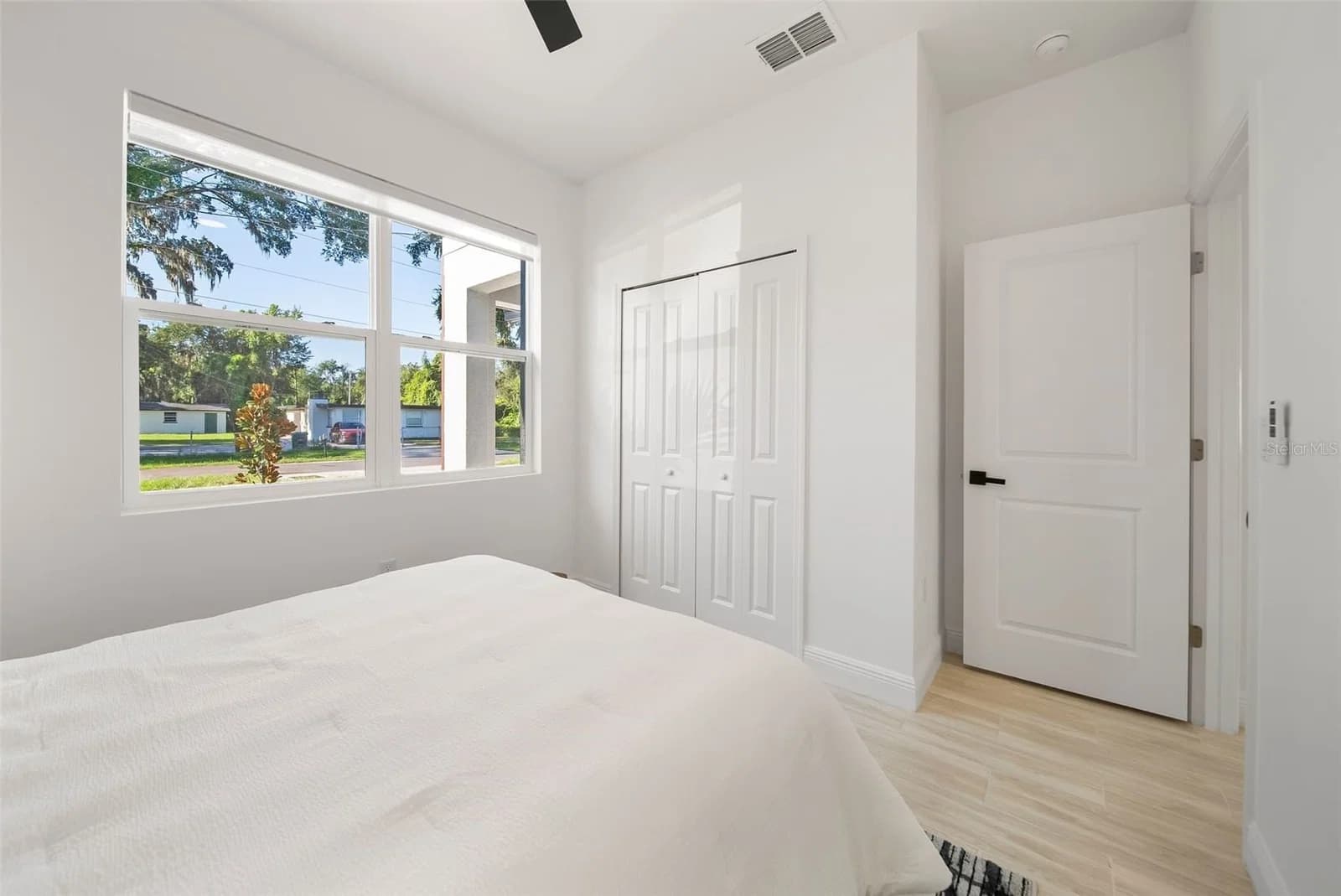 2831 LIVINGSTON 5