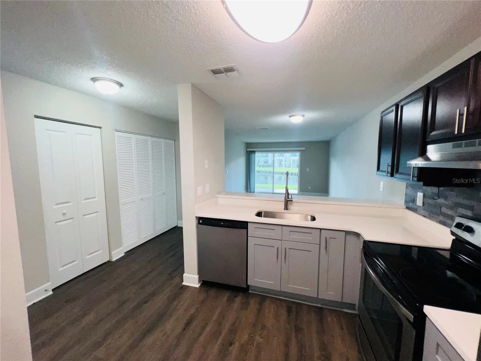 2556 WOODGATE, Orlando, FL 32822 2
