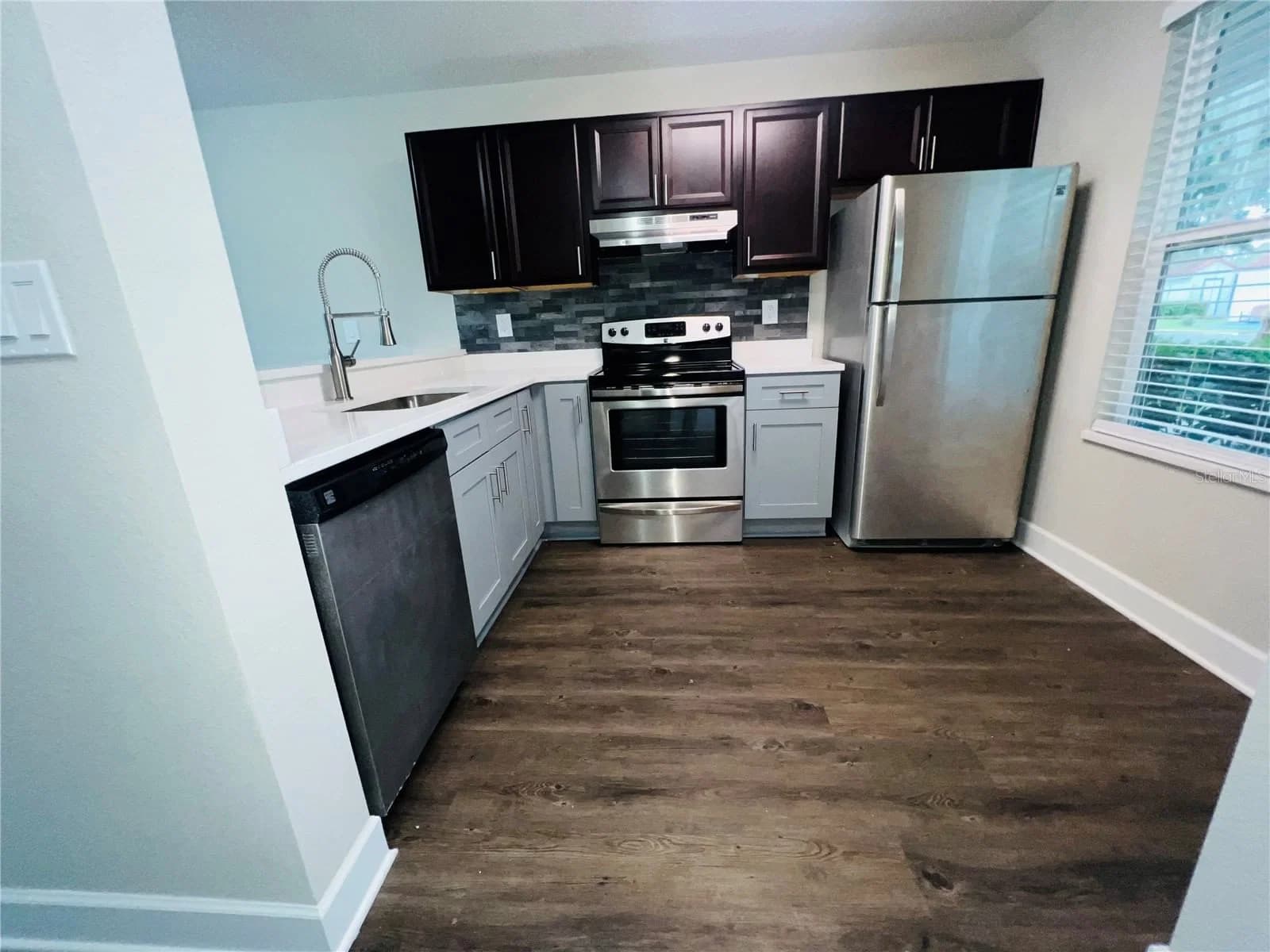 2556 WOODGATE 4