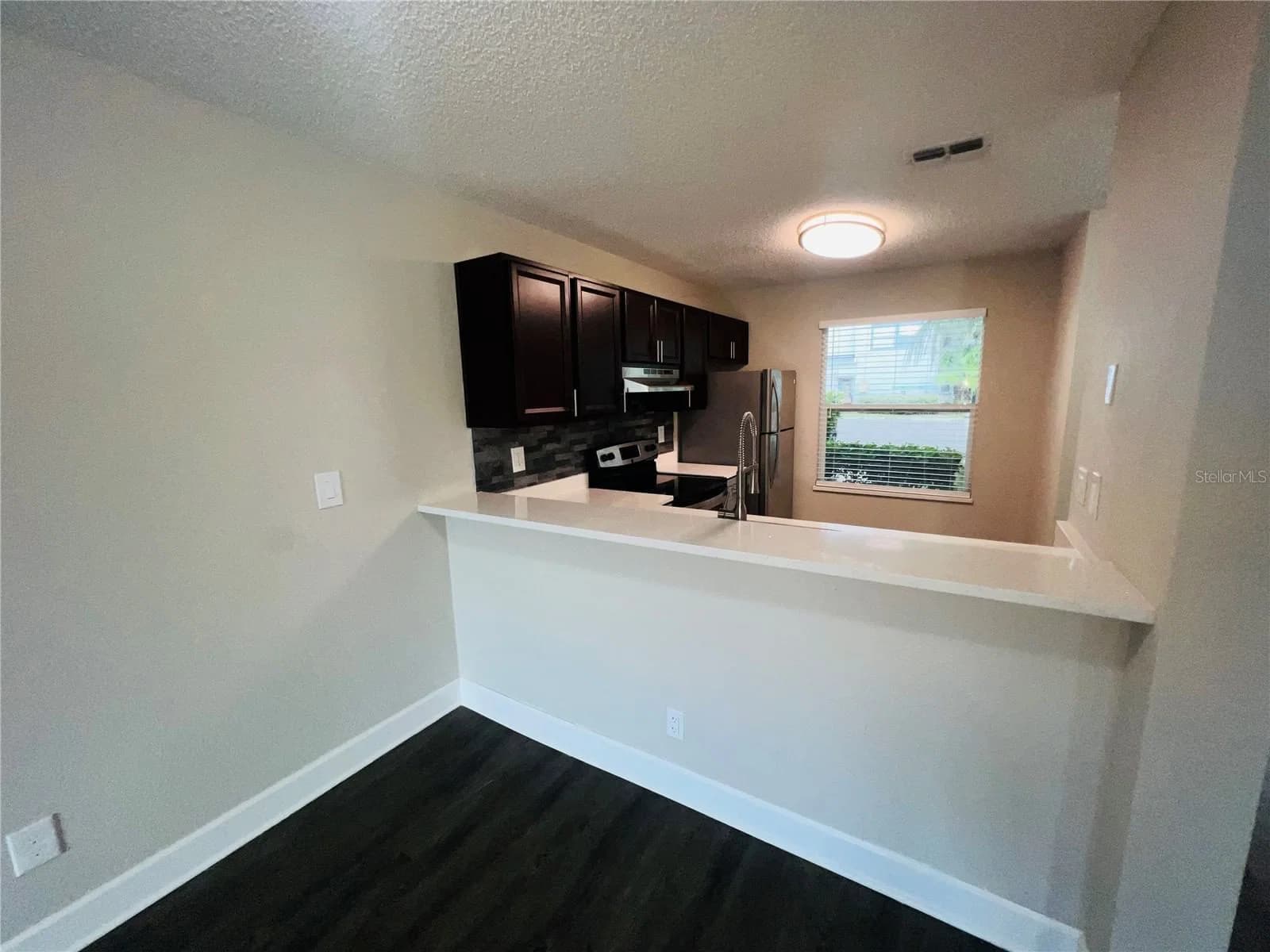 2556 WOODGATE 5
