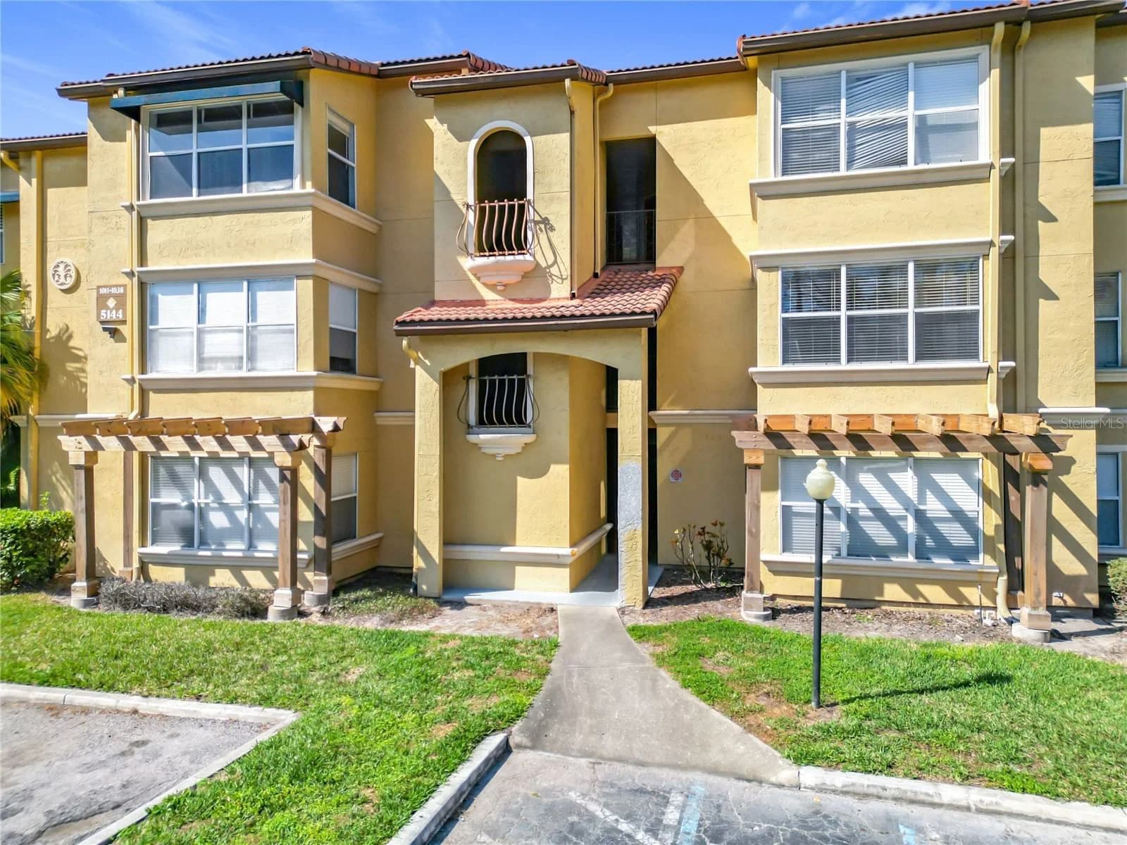 5144 CONROY, Orlando, FL 32811