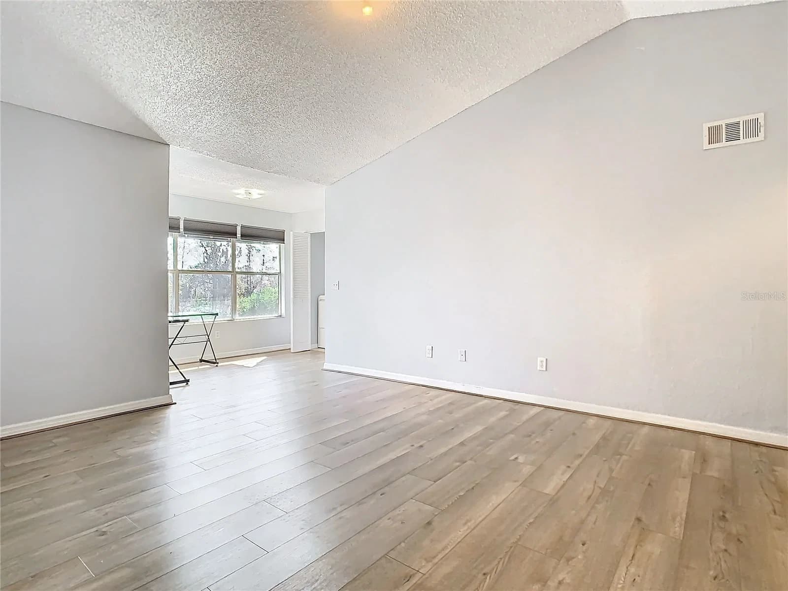 5144 CONROY, Orlando, FL 32811 3