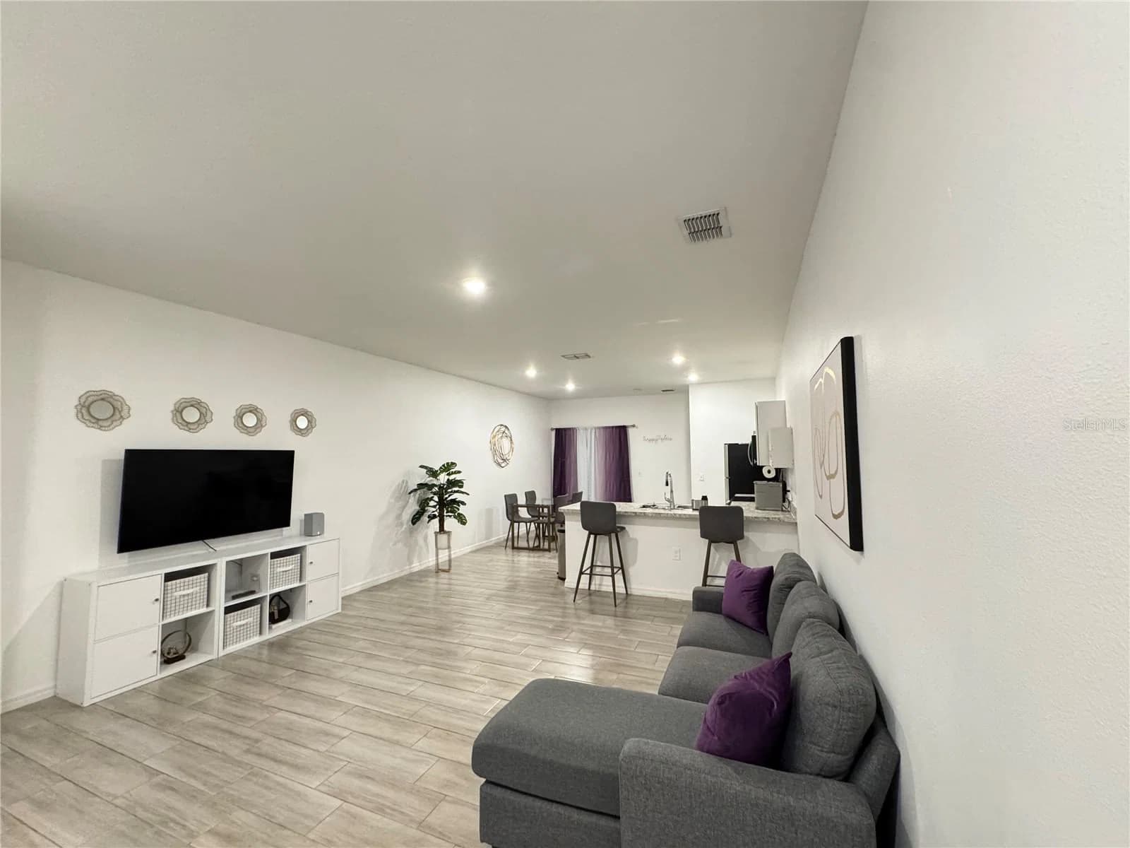 699 KALEY, Orlando, FL 32805 2