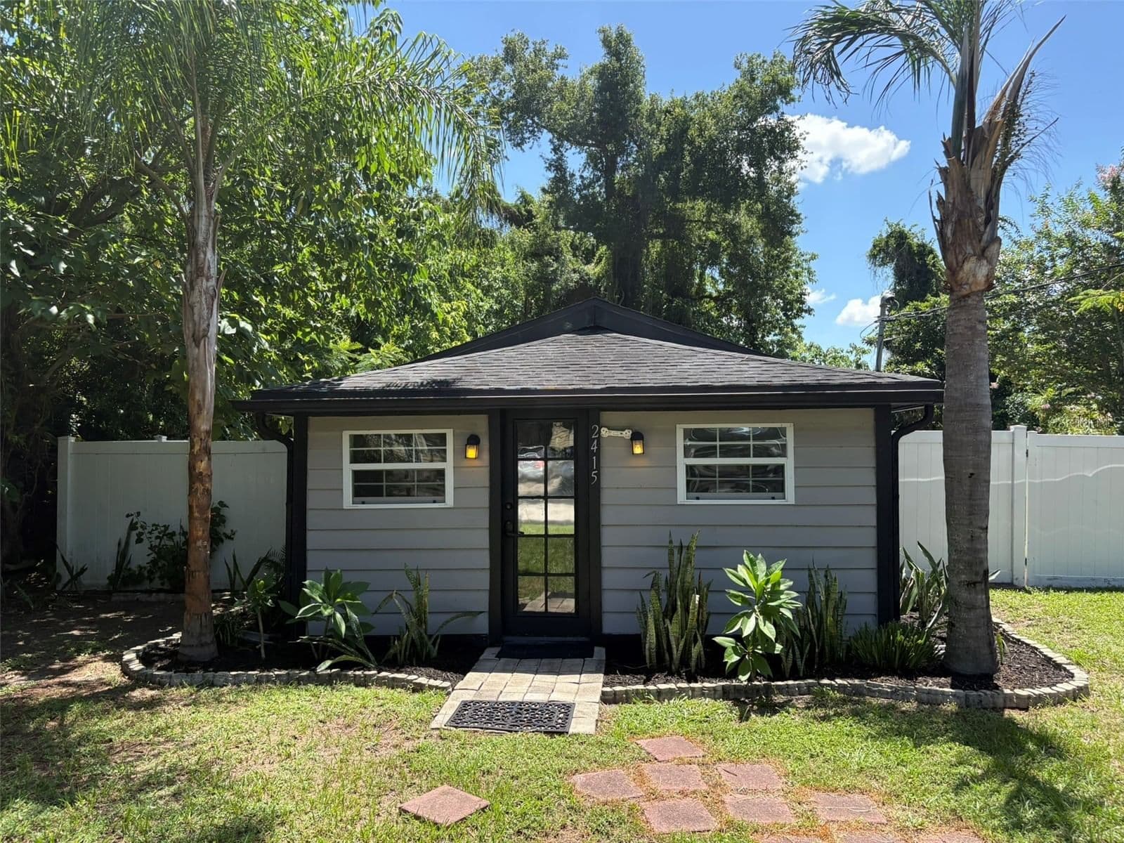 2415 MAYER, Orlando, FL 32806