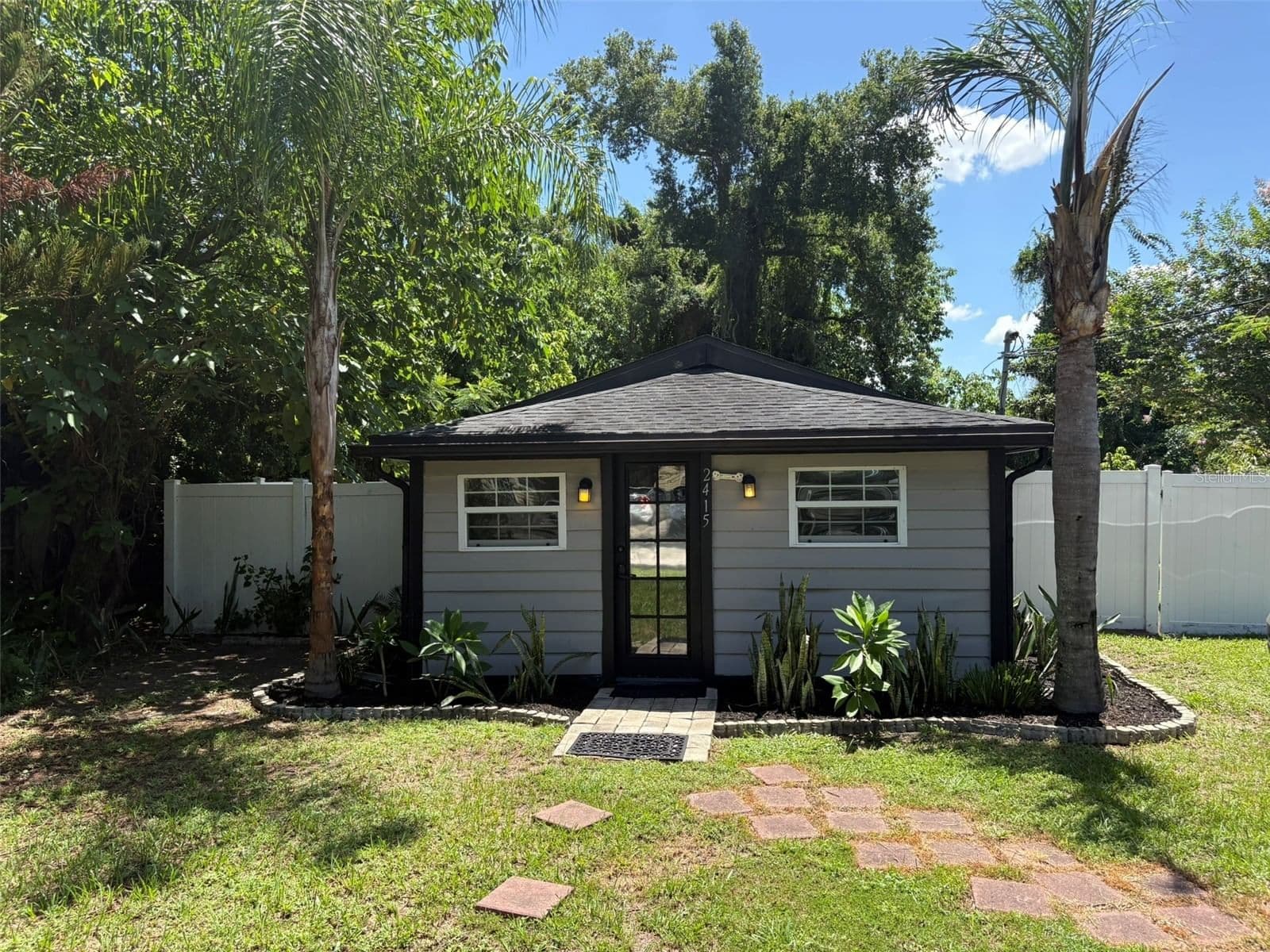2415 MAYER, Orlando, FL 32806 2