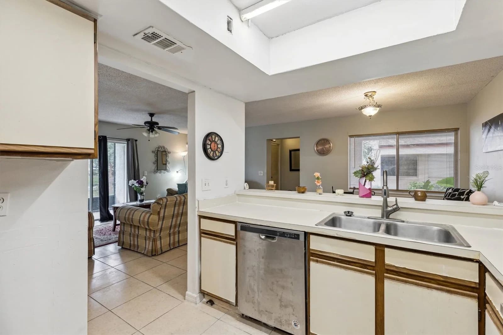 2554 LAKEWAY BRANCH 4